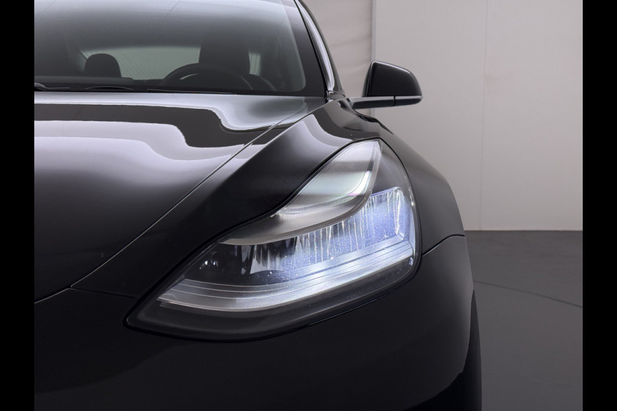 Tesla Model 3 SR+ 325PK Trekhaak Lmv 19" AutoPilot Leer Pano-Dak Adaptive Cruise Camera's Elektr.-Stuur+Stoelen+Spiegels+Geheugen+Easy-Entry+V SOH 84% Ecc Navi Led DAB Voorverwarmen interieur via App Keyless One-Pedal-Drive 1e Eigenaar Origineel Nederlandse Auto 1.584kg licht!