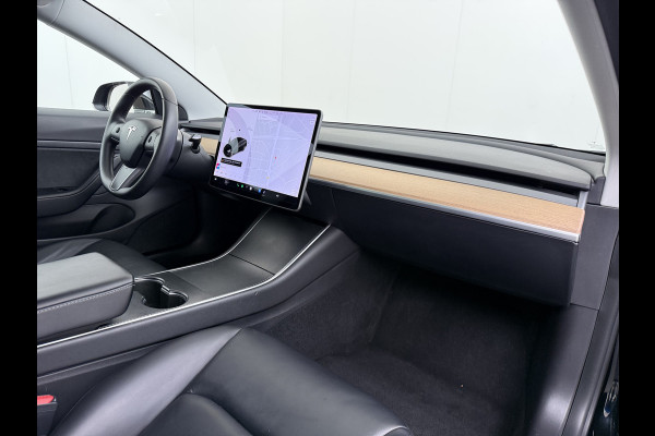 Tesla Model 3 SR+ 325PK Trekhaak Lmv 19" AutoPilot Leer Pano-Dak Adaptive Cruise Camera's Elektr.-Stuur+Stoelen+Spiegels+Geheugen+Easy-Entry+V SOH 84% Ecc Navi Led DAB Voorverwarmen interieur via App Keyless One-Pedal-Drive 1e Eigenaar Origineel Nederlandse Auto 1.584kg licht!