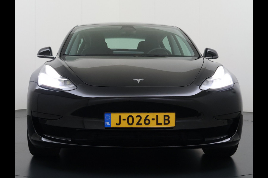 Tesla Model 3 SR+ 325PK Trekhaak Lmv 19" AutoPilot Leer Pano-Dak Adaptive Cruise Camera's Elektr.-Stuur+Stoelen+Spiegels+Geheugen+Easy-Entry+V SOH 84% Ecc Navi Led DAB Voorverwarmen interieur via App Keyless One-Pedal-Drive 1e Eigenaar Origineel Nederlandse Auto 1.584kg licht!