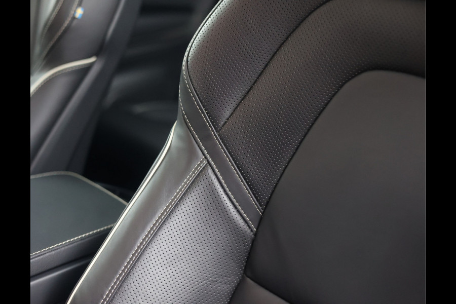 Volvo XC90 T8 Recharge AWD Ultimate Dark | Pano - Trekhaak - Luchtvering