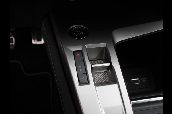 Peugeot 308 1.2 PureTech GT Climate control Adaptive cruise control Parkeersensoren Achteruitrijcamera Navigatie  LED Apple Carplay/ Android Auto