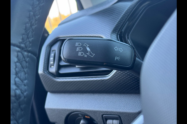 Volkswagen T-Cross 1.0 TSI Life CAMERA / PDC VOOR & ACHTER / CARPLAY / STOELVERWARMING / CLIMATE CONTROL / ELEKTR. INKLAPB SPIEGEL