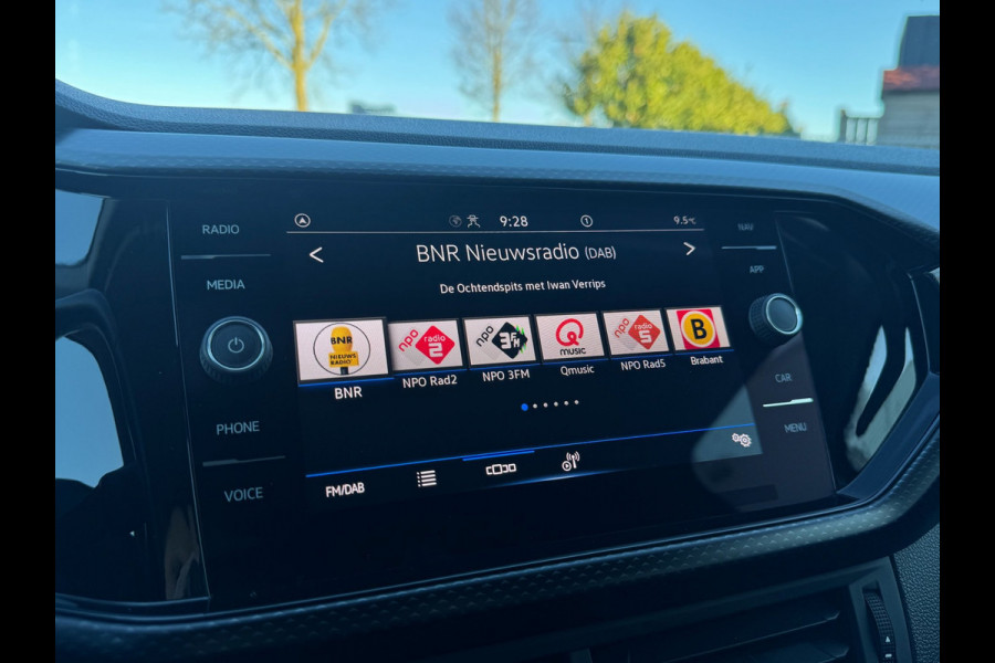 Volkswagen T-Cross 1.0 TSI Life CAMERA / PDC VOOR & ACHTER / CARPLAY / STOELVERWARMING / CLIMATE CONTROL / ELEKTR. INKLAPB SPIEGEL