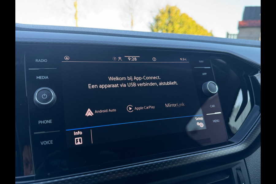 Volkswagen T-Cross 1.0 TSI Life CAMERA / PDC VOOR & ACHTER / CARPLAY / STOELVERWARMING / CLIMATE CONTROL / ELEKTR. INKLAPB SPIEGEL