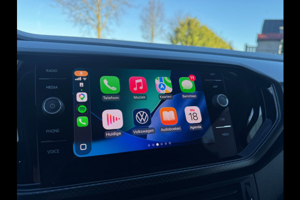Volkswagen T-Cross 1.0 TSI Life CAMERA / PDC VOOR & ACHTER / CARPLAY / STOELVERWARMING / CLIMATE CONTROL / ELEKTR. INKLAPB SPIEGEL
