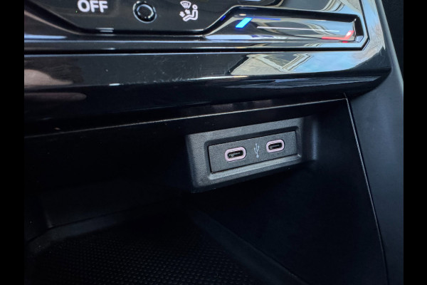 Volkswagen T-Cross 1.0 TSI Life CAMERA / PDC VOOR & ACHTER / CARPLAY / STOELVERWARMING / CLIMATE CONTROL / ELEKTR. INKLAPB SPIEGEL