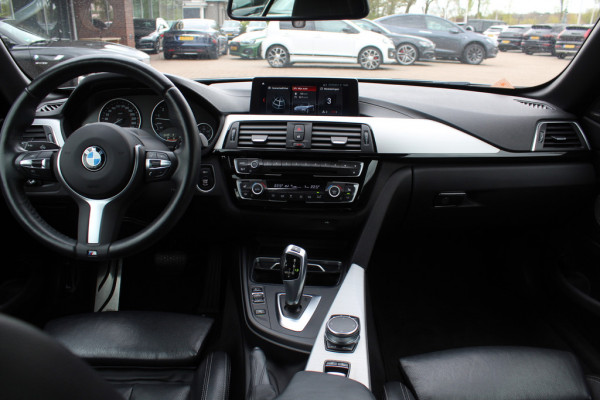 BMW 4 Serie Cabrio 420i High Executive Ed. M Sport / Camera / Leder / Harman Kardon / Nekverwarming / 19'' / Navigatie / Windscherm / DAB / Stoelverwarming / Cruise Control