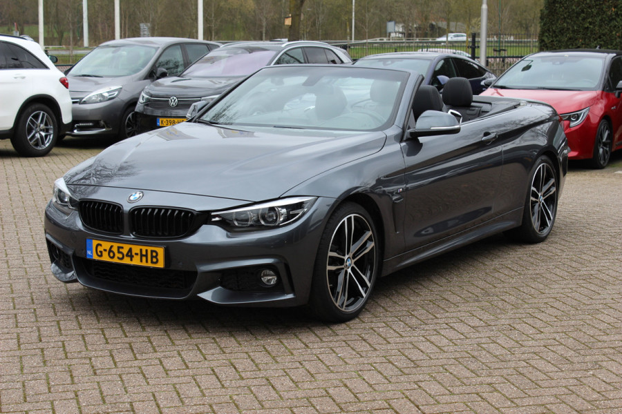 BMW 4 Serie Cabrio 420i High Executive Ed. M Sport / Camera / Leder / Harman Kardon / Nekverwarming / 19'' / Navigatie / Windscherm / DAB / Stoelverwarming / Cruise Control