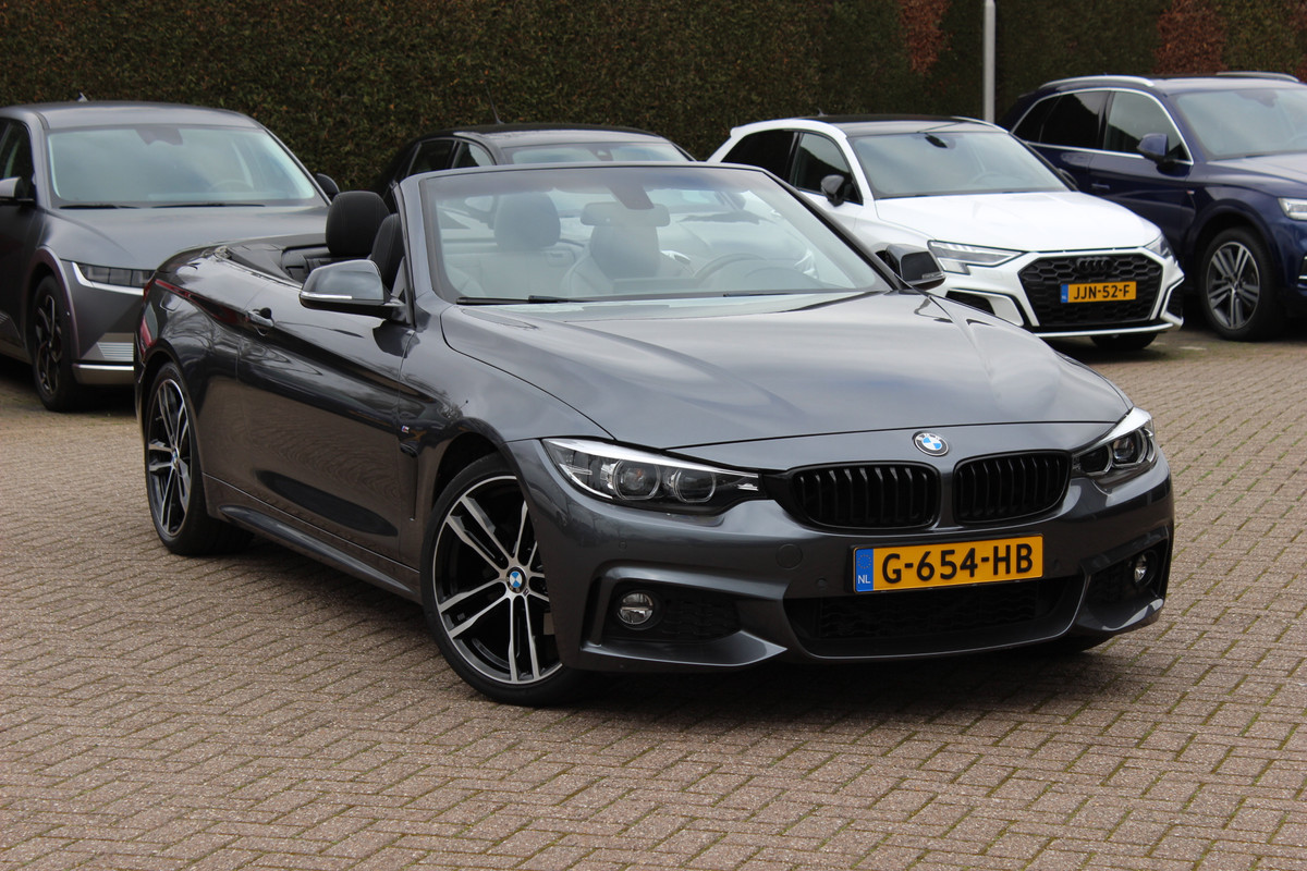 BMW 4 Serie Cabrio 420i High Executive Ed. M Sport / Camera / Leder / Harman Kardon / Nekverwarming / 19'' / Navigatie / Windscherm / DAB / Stoelverwarming / Cruise Control