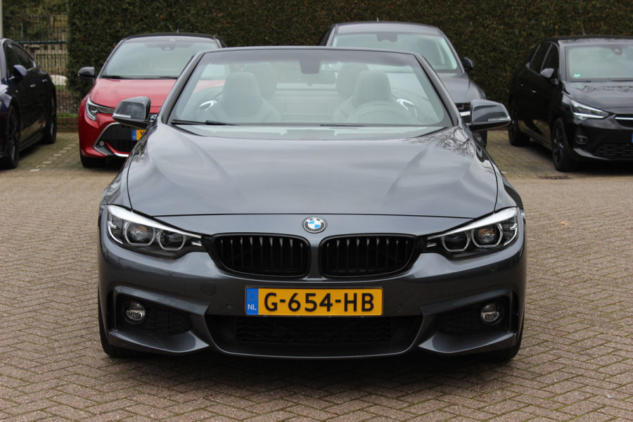 BMW 4 Serie Cabrio 420i High Executive Ed. M Sport / Camera / Leder / Harman Kardon / Nekverwarming / 19'' / Navigatie / Windscherm / DAB / Stoelverwarming / Cruise Control