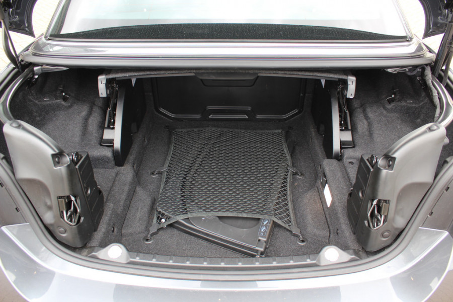 BMW 4 Serie Cabrio 420i High Executive Ed. M Sport / Camera / Leder / Harman Kardon / Nekverwarming / 19'' / Navigatie / Windscherm / DAB / Stoelverwarming / Cruise Control