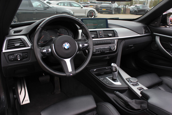 BMW 4 Serie Cabrio 420i High Executive Ed. M Sport / Camera / Leder / Harman Kardon / Nekverwarming / 19'' / Navigatie / Windscherm / DAB / Stoelverwarming / Cruise Control