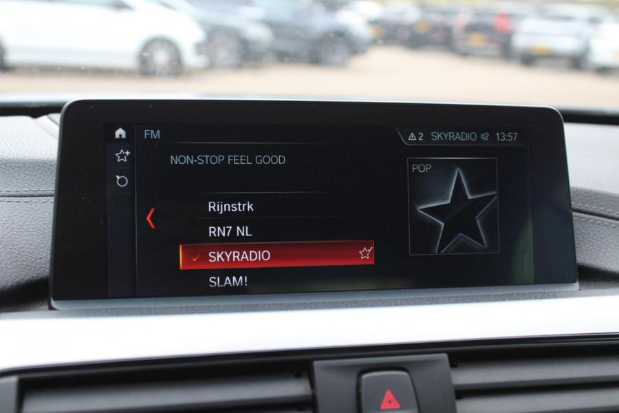 BMW 4 Serie Cabrio 420i High Executive Ed. M Sport / Camera / Leder / Harman Kardon / Nekverwarming / 19'' / Navigatie / Windscherm / DAB / Stoelverwarming / Cruise Control