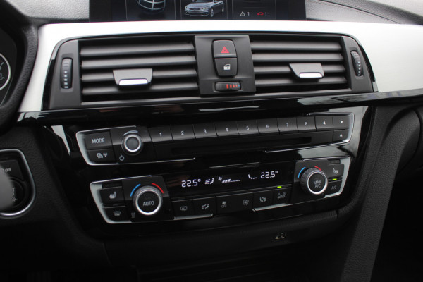 BMW 4 Serie Cabrio 420i High Executive Ed. M Sport / Camera / Leder / Harman Kardon / Nekverwarming / 19'' / Navigatie / Windscherm / DAB / Stoelverwarming / Cruise Control