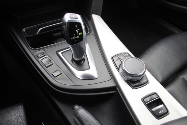 BMW 4 Serie Cabrio 420i High Executive Ed. M Sport / Camera / Leder / Harman Kardon / Nekverwarming / 19'' / Navigatie / Windscherm / DAB / Stoelverwarming / Cruise Control