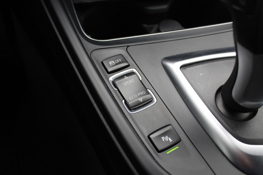 BMW 4 Serie Cabrio 420i High Executive Ed. M Sport / Camera / Leder / Harman Kardon / Nekverwarming / 19'' / Navigatie / Windscherm / DAB / Stoelverwarming / Cruise Control