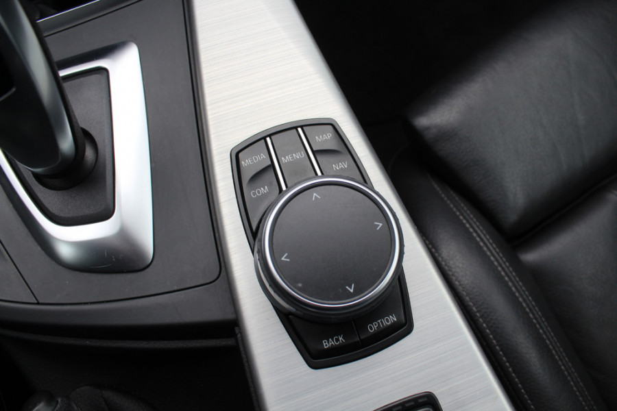 BMW 4 Serie Cabrio 420i High Executive Ed. M Sport / Camera / Leder / Harman Kardon / Nekverwarming / 19'' / Navigatie / Windscherm / DAB / Stoelverwarming / Cruise Control