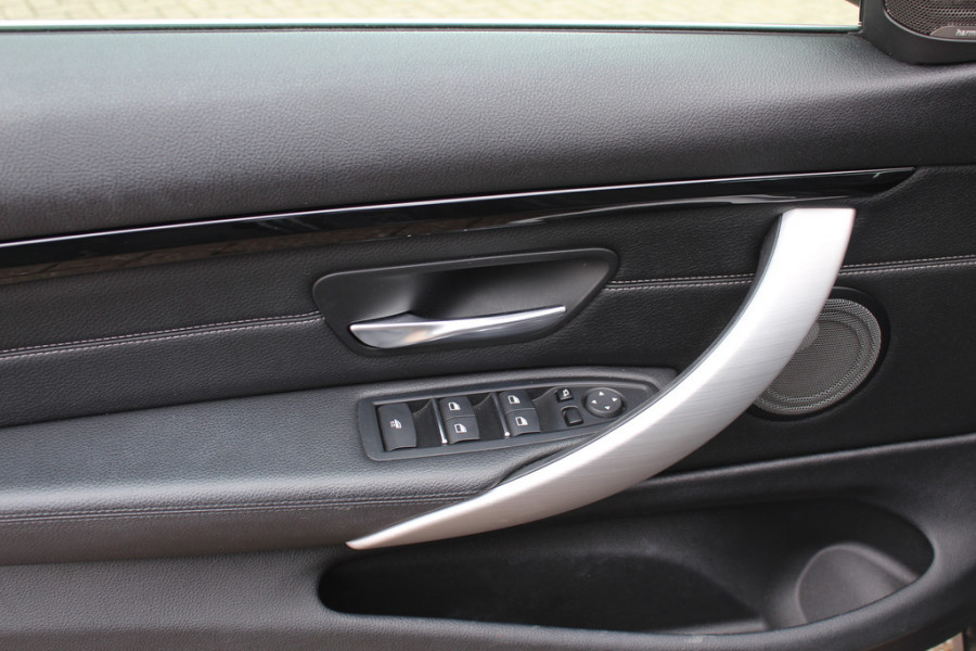 BMW 4 Serie Cabrio 420i High Executive Ed. M Sport / Camera / Leder / Harman Kardon / Nekverwarming / 19'' / Navigatie / Windscherm / DAB / Stoelverwarming / Cruise Control