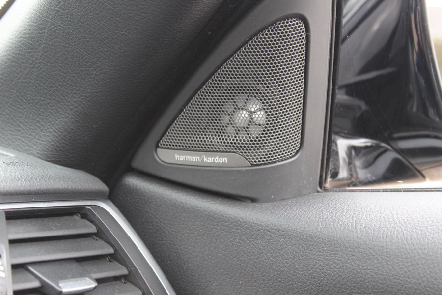 BMW 4 Serie Cabrio 420i High Executive Ed. M Sport / Camera / Leder / Harman Kardon / Nekverwarming / 19'' / Navigatie / Windscherm / DAB / Stoelverwarming / Cruise Control