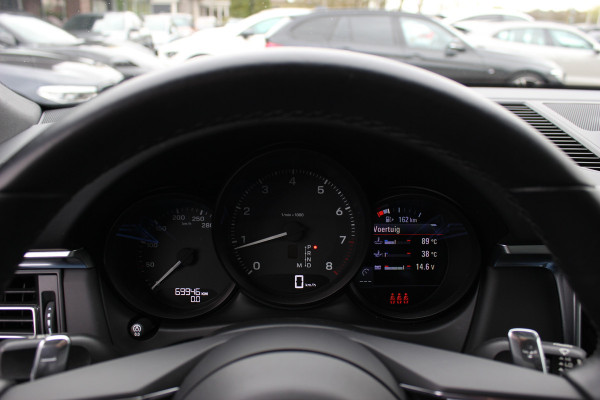 Porsche Macan 2.0 / Panoramadak / Camera / Luxe Leder / 21'' / Luchtvering / Keyless / Bose / Matrix LED / Stoelventilatie+Verwarming / Stuurverwarming / Dodehoek / DAB / ACC