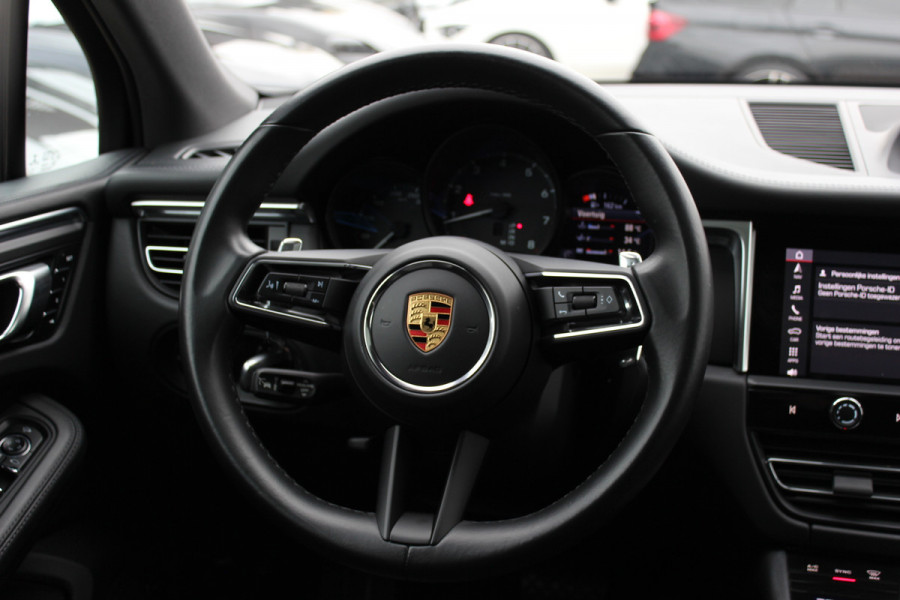 Porsche Macan 2.0 / Panoramadak / Camera / Luxe Leder / 21'' / Luchtvering / Keyless / Bose / Matrix LED / Stoelventilatie+Verwarming / Stuurverwarming / Dodehoek / DAB / ACC
