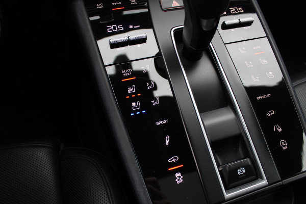 Porsche Macan 2.0 / Panoramadak / Camera / Luxe Leder / 21'' / Luchtvering / Keyless / Bose / Matrix LED / Stoelventilatie+Verwarming / Stuurverwarming / Dodehoek / DAB / ACC