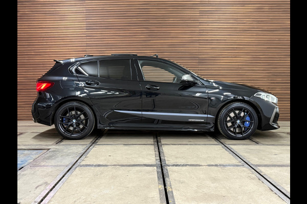 BMW 1-serie M135i xDrive M-Performance | BomVOL! | M-Technic | Pano | HuD | Parkeer-pakket | Ambient | Shadow-Line | DealerOH