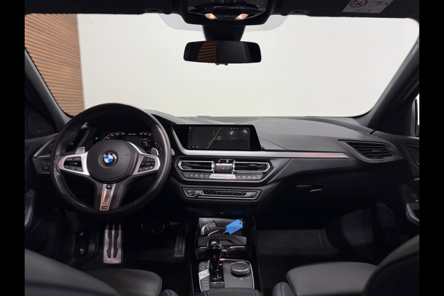 BMW 1-serie M135i xDrive M-Performance | BomVOL! | M-Technic | Pano | HuD | Parkeer-pakket | Ambient | Shadow-Line | DealerOH