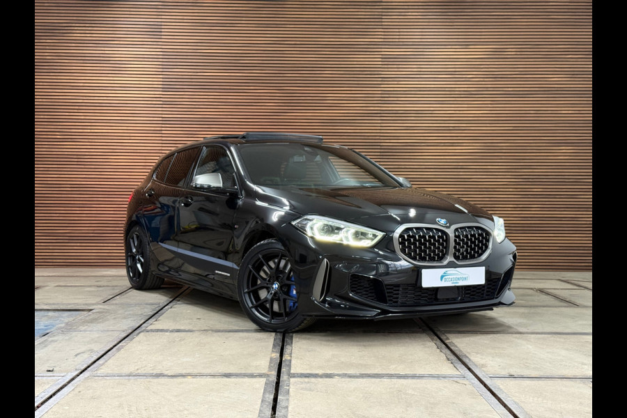 BMW 1-serie M135i xDrive M-Performance | BomVOL! | M-Technic | Pano | HuD | Parkeer-pakket | Ambient | Shadow-Line | DealerOH