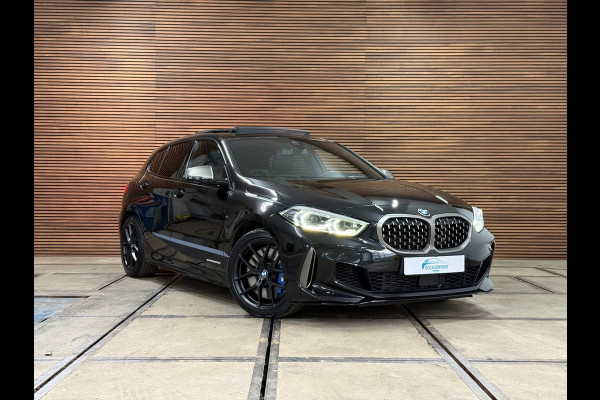BMW 1-serie M135i xDrive M-Performance | BomVOL! | M-Technic | Pano | HuD | Parkeer-pakket | Ambient | Shadow-Line | DealerOH
