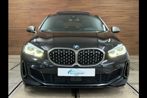 BMW 1-serie M135i xDrive M-Performance | BomVOL! | M-Technic | Pano | HuD | Parkeer-pakket | Ambient | Shadow-Line | DealerOH
