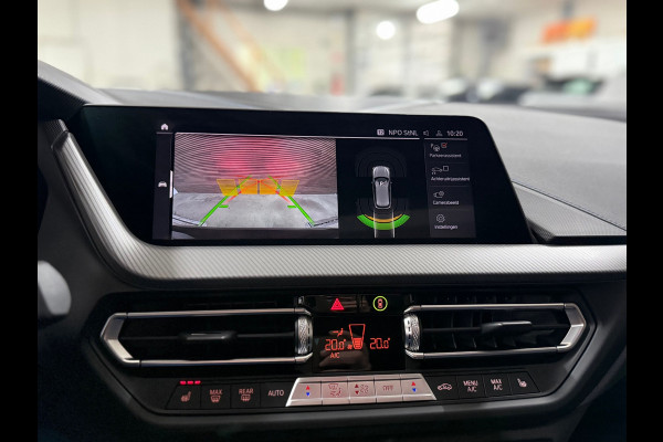 BMW 1-serie M135i xDrive M-Performance | BomVOL! | M-Technic | Pano | HuD | Parkeer-pakket | Ambient | Shadow-Line | DealerOH