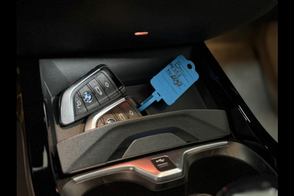 BMW 1-serie M135i xDrive M-Performance | BomVOL! | M-Technic | Pano | HuD | Parkeer-pakket | Ambient | Shadow-Line | DealerOH