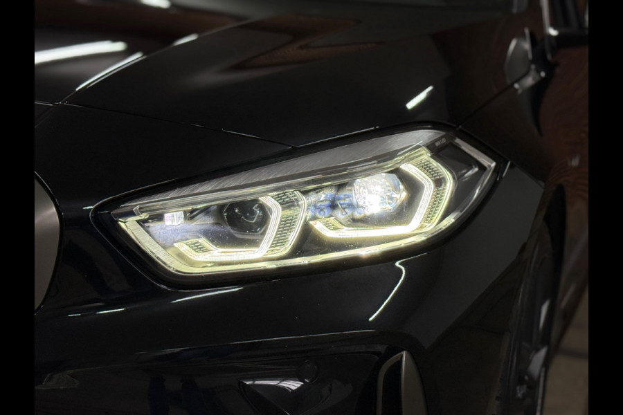 BMW 1-serie M135i xDrive M-Performance | BomVOL! | M-Technic | Pano | HuD | Parkeer-pakket | Ambient | Shadow-Line | DealerOH