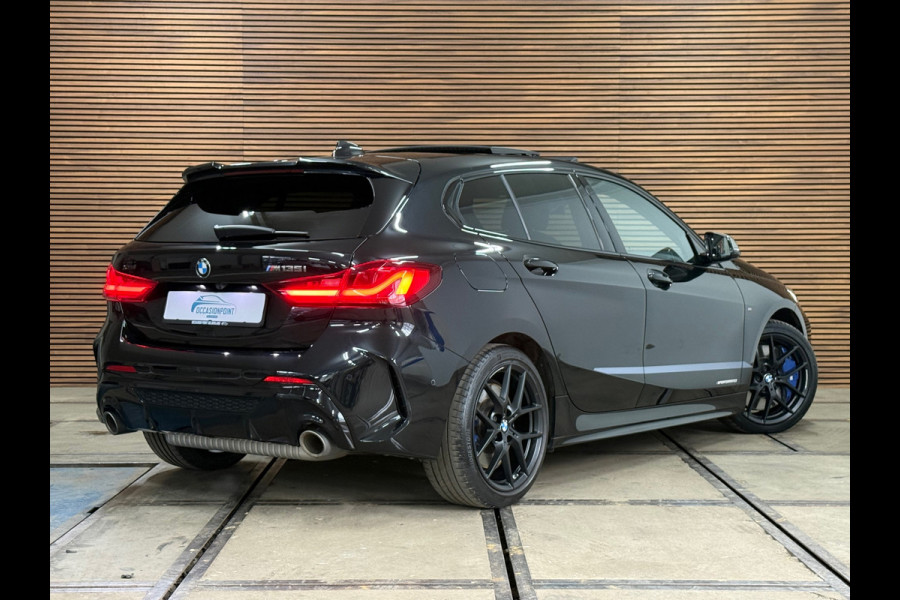 BMW 1-serie M135i xDrive M-Performance | BomVOL! | M-Technic | Pano | HuD | Parkeer-pakket | Ambient | Shadow-Line | DealerOH