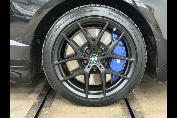BMW 1-serie M135i xDrive M-Performance | BomVOL! | M-Technic | Pano | HuD | Parkeer-pakket | Ambient | Shadow-Line | DealerOH