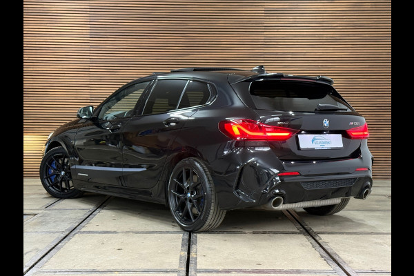 BMW 1-serie M135i xDrive M-Performance | BomVOL! | M-Technic | Pano | HuD | Parkeer-pakket | Ambient | Shadow-Line | DealerOH