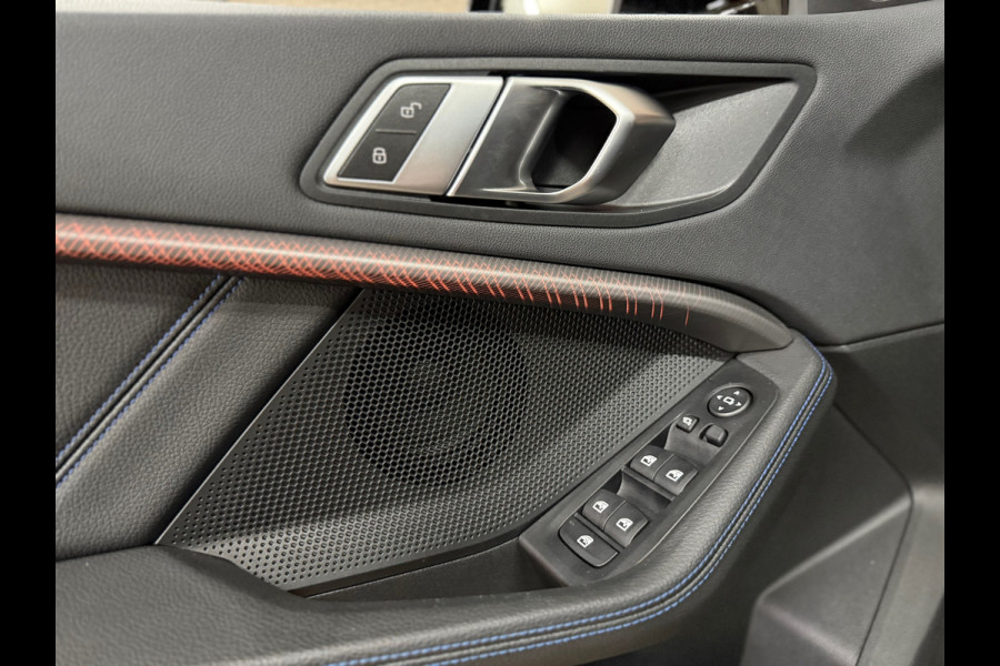 BMW 1-serie M135i xDrive M-Performance | BomVOL! | M-Technic | Pano | HuD | Parkeer-pakket | Ambient | Shadow-Line | DealerOH