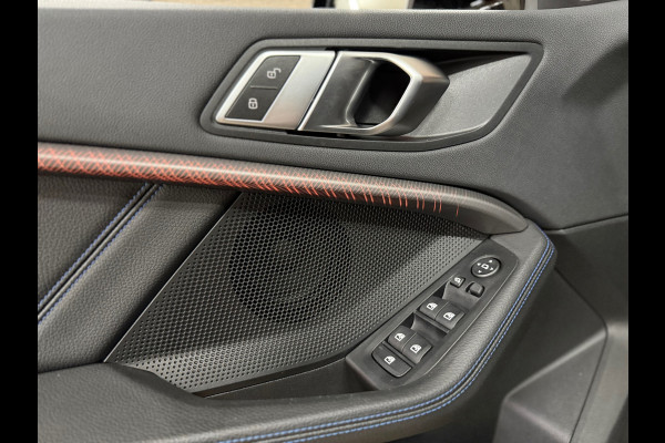 BMW 1-serie M135i xDrive M-Performance | BomVOL! | M-Technic | Pano | HuD | Parkeer-pakket | Ambient | Shadow-Line | DealerOH