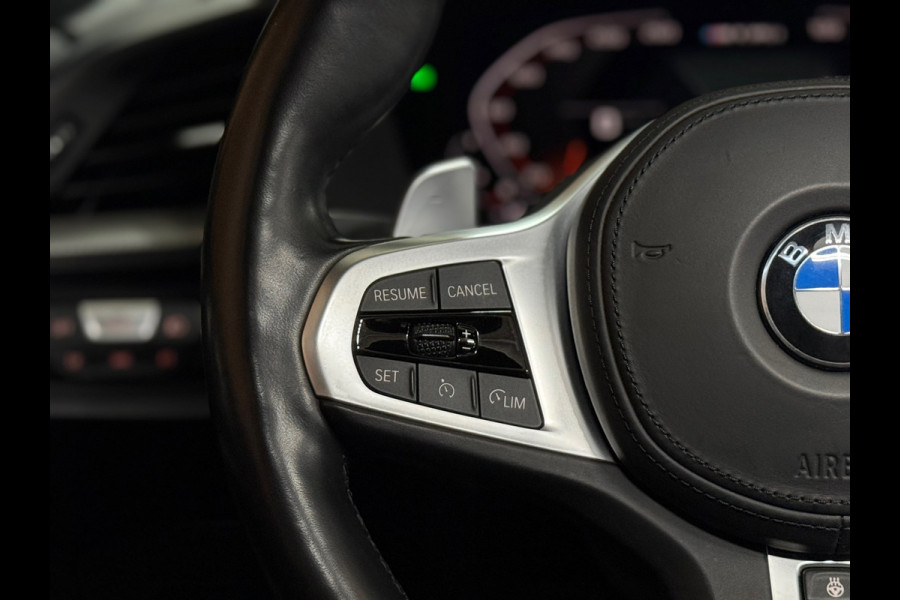 BMW 1-serie M135i xDrive M-Performance | BomVOL! | M-Technic | Pano | HuD | Parkeer-pakket | Ambient | Shadow-Line | DealerOH