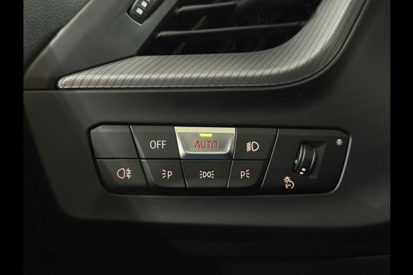 BMW 1-serie M135i xDrive M-Performance | BomVOL! | M-Technic | Pano | HuD | Parkeer-pakket | Ambient | Shadow-Line | DealerOH