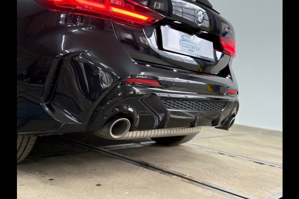 BMW 1-serie M135i xDrive M-Performance | BomVOL! | M-Technic | Pano | HuD | Parkeer-pakket | Ambient | Shadow-Line | DealerOH