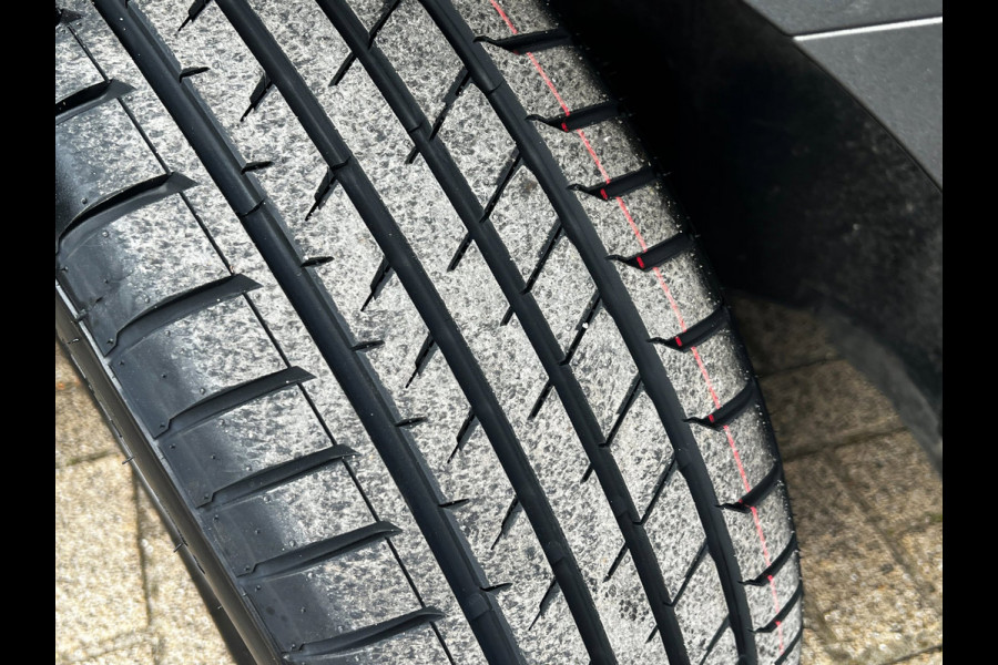 Volkswagen Touran 1.5 TSI Highline 7p Carplay_Trekhaak_ACC_Camera