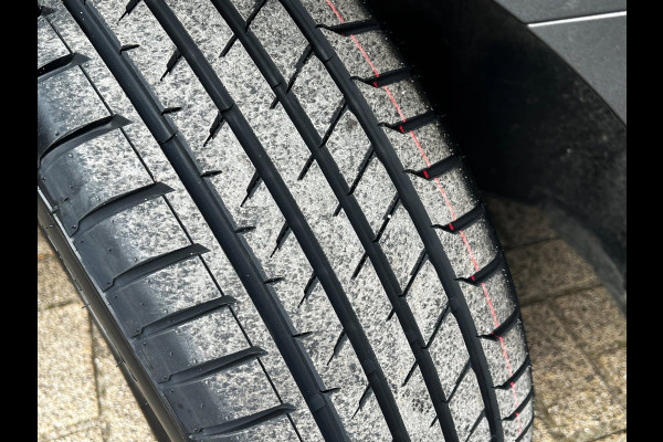 Volkswagen Touran 1.5 TSI Highline 7p Carplay_Trekhaak_ACC_Camera