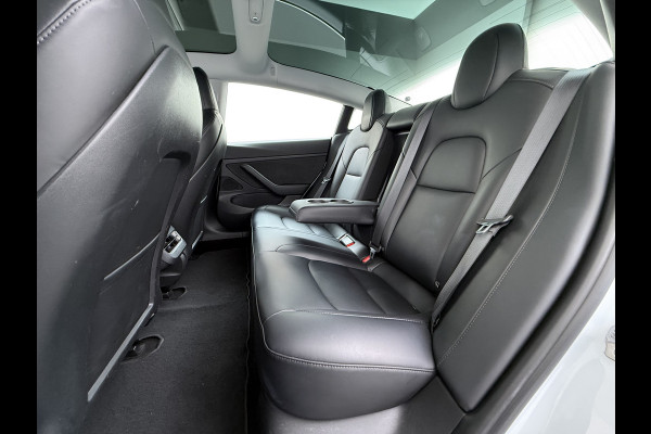 Tesla Model 3 SR+ 325PK Trekhaak LFP-Accu 19" SOH 90% AutoPilot Leer Pano-Dak Adaptive Cruise Lmv 18" Camera's Elektr.-Stuur+Stoelen+Spiegels+ Ecc Navi Led DAB Voorverwarmen interieur via App Keyless One-Pedal-Drive Origineel Nederlandse Auto Fabrieksgarantie op Accu en Motor tot 9-12-2028/160.000km