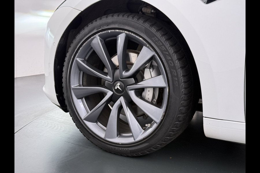 Tesla Model 3 SR+ 325PK Trekhaak LFP-Accu 19" SOH 90% AutoPilot Leer Pano-Dak Adaptive Cruise Lmv 18" Camera's Elektr.-Stuur+Stoelen+Spiegels+ Ecc Navi Led DAB Voorverwarmen interieur via App Keyless One-Pedal-Drive Origineel Nederlandse Auto Fabrieksgarantie op Accu en Motor tot 9-12-2028/160.000km