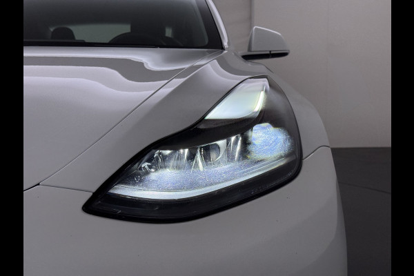 Tesla Model 3 SR+ 325PK Trekhaak LFP-Accu 19" SOH 90% AutoPilot Leer Pano-Dak Adaptive Cruise Lmv 18" Camera's Elektr.-Stuur+Stoelen+Spiegels+ Ecc Navi Led DAB Voorverwarmen interieur via App Keyless One-Pedal-Drive Origineel Nederlandse Auto Fabrieksgarantie op Accu en Motor tot 9-12-2028/160.000km