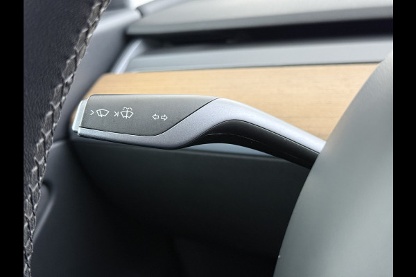 Tesla Model 3 SR+ 325PK Trekhaak LFP-Accu 19" SOH 90% AutoPilot Leer Pano-Dak Adaptive Cruise Lmv 18" Camera's Elektr.-Stuur+Stoelen+Spiegels+ Ecc Navi Led DAB Voorverwarmen interieur via App Keyless One-Pedal-Drive Origineel Nederlandse Auto Fabrieksgarantie op Accu en Motor tot 9-12-2028/160.000km