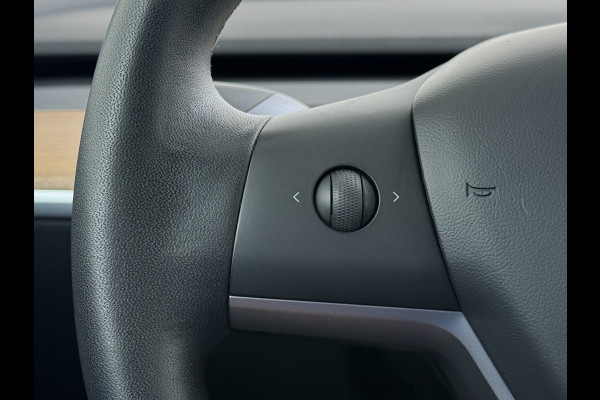 Tesla Model 3 SR+ 325PK Trekhaak LFP-Accu 19" SOH 90% AutoPilot Leer Pano-Dak Adaptive Cruise Lmv 18" Camera's Elektr.-Stuur+Stoelen+Spiegels+ Ecc Navi Led DAB Voorverwarmen interieur via App Keyless One-Pedal-Drive Origineel Nederlandse Auto Fabrieksgarantie op Accu en Motor tot 9-12-2028/160.000km