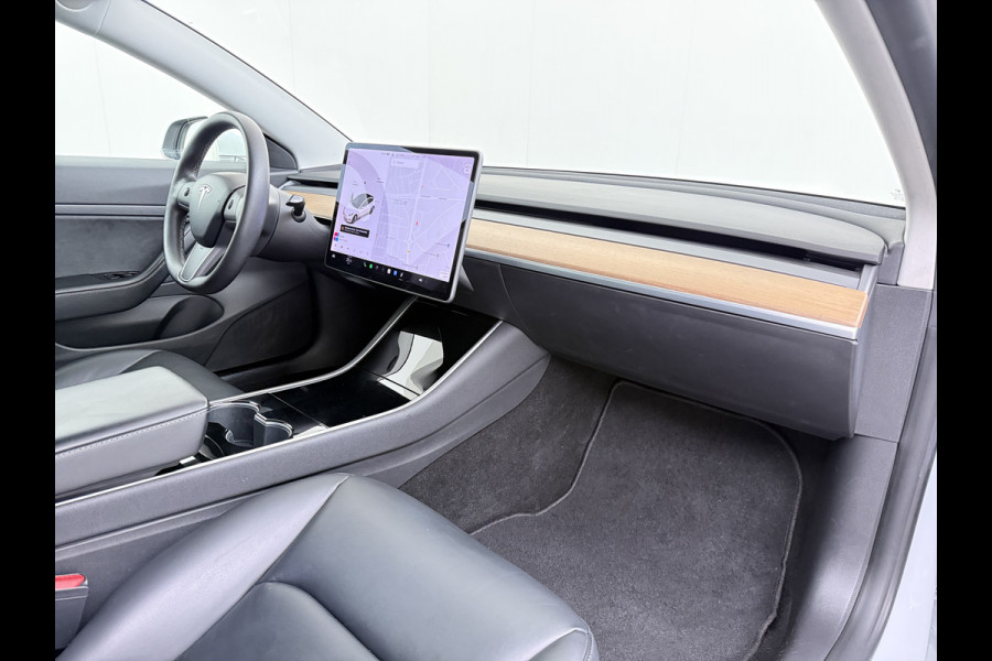 Tesla Model 3 SR+ 325PK Trekhaak LFP-Accu 19" SOH 90% AutoPilot Leer Pano-Dak Adaptive Cruise Lmv 18" Camera's Elektr.-Stuur+Stoelen+Spiegels+ Ecc Navi Led DAB Voorverwarmen interieur via App Keyless One-Pedal-Drive Origineel Nederlandse Auto Fabrieksgarantie op Accu en Motor tot 9-12-2028/160.000km